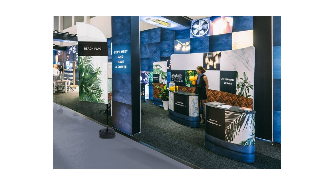 FONDALI CON STAMPA PERSONALIZZATA: LA GUIDA DEFINITIVA PER RETAIL, FIERE E GRANDI AZIENDE